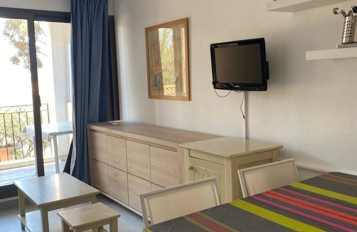 JOLI STUDIO DANS UNE RESIDENCE AVEC PISCINE — photo 4