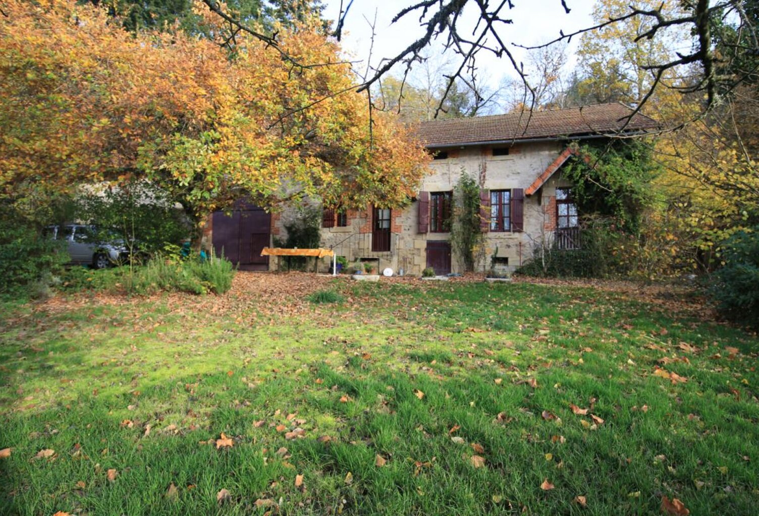 Maison réhabilitée à vendre en pleine nature sur 3 364 m² — photo 1