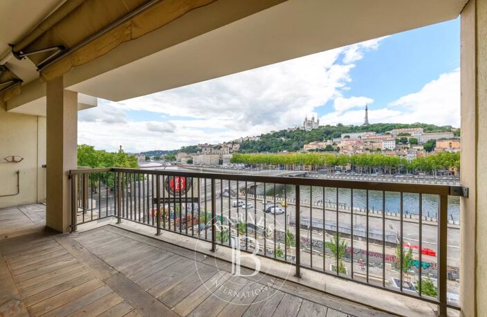 Bien vendu // Lyon 2 - Quai de Saône - Appartement bourgeois de 198,92 m² - Terrasses - Garage - 2/3 chambres — photo 3
