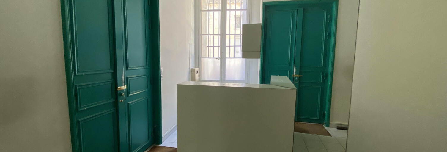 Bureau  105 m² à louer à Nîmes (30000)