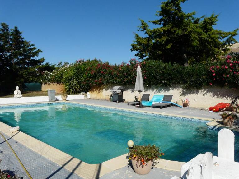 Villa — photo 1