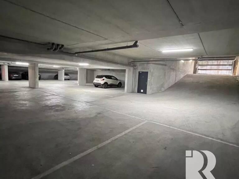 PARKING — photo 1