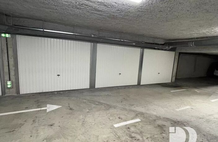 PARKING — photo 2