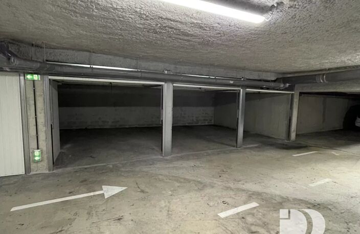 PARKING — photo 3