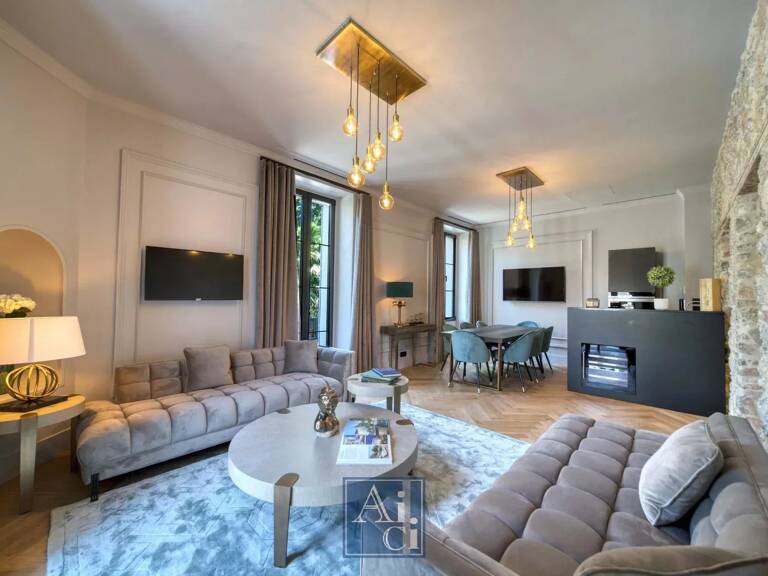 Cannes Banane. A 200m du Palais des Festivals — photo 1