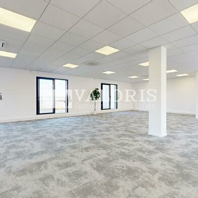 Bureau 382 m²