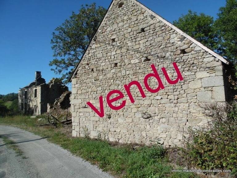 A vendre dans la Creuse, grange et maison en ruine. — photo 1