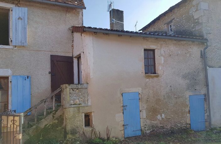Saint Savin, Vienne 86: maison à renover avec jardin — photo 2