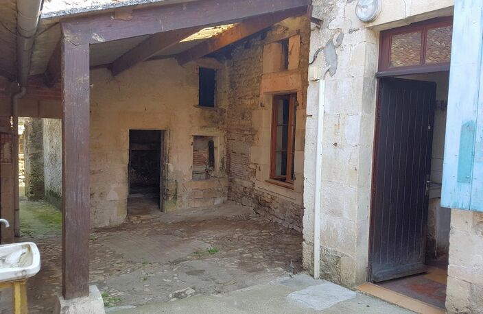 Saint Savin, Vienne 86: maison à renover avec jardin — photo 5