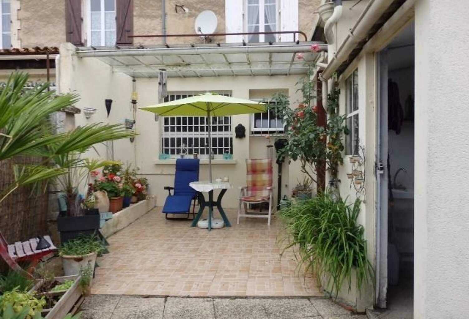 Maison de village avec boutique à St Claud en Charente — photo 1