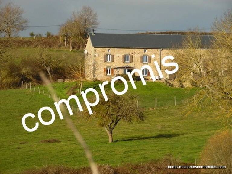 À vendre en Auvergne,  maison rénovée avec grange attenante. — photo 1