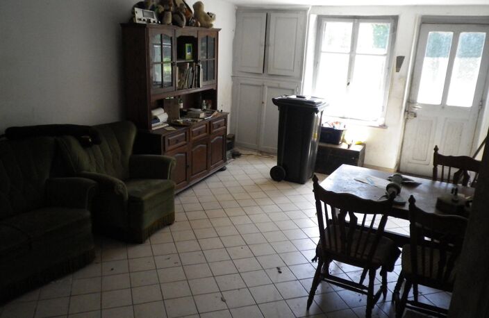 Belle maison à rénover près d'un canal dans les Vosges — photo 3