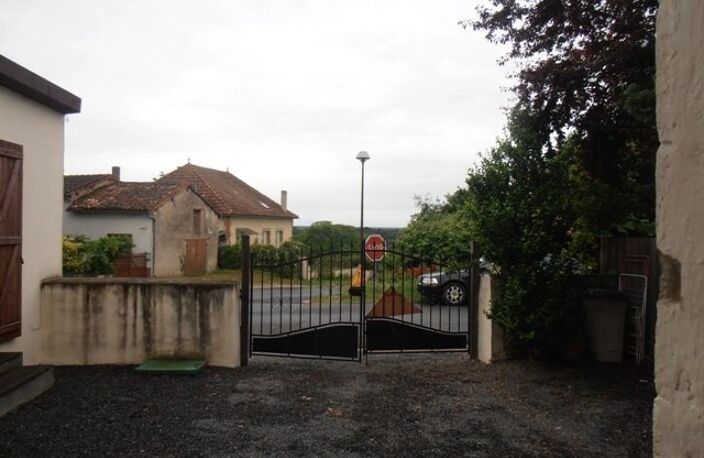 A vendre Maison de 3 chambres à Nerignac dans la Vienne — photo 3