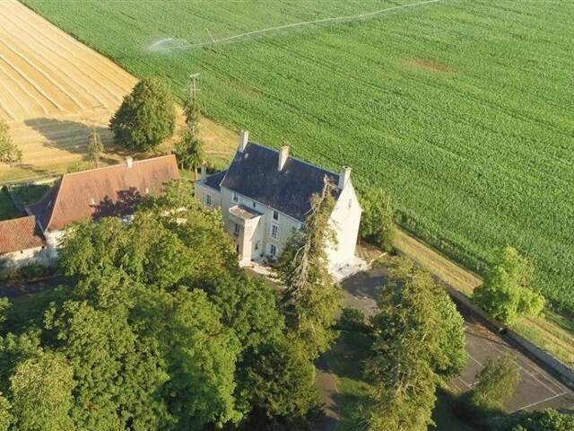 Château du 15ème près de Chef-Boutonne dans les Deux-Sèvres — photo du bien