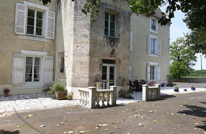 Château du 15ème près de Chef-Boutonne dans les Deux-Sèvres — photo 2