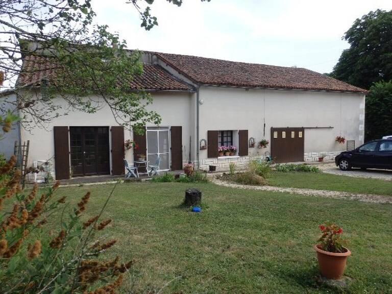 A Vendre Maison et Gîte Près de Romagne dans la Vienne — photo 1