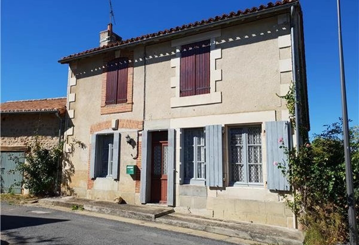 Maison à Rénover  à Montmorillon, dans la Vienne — photo 1