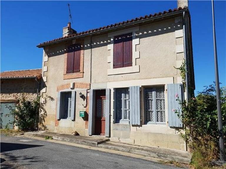 Maison à Rénover  à Montmorillon, dans la Vienne — photo 1