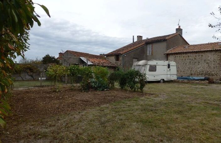 Maison à Rénover  à Montmorillon, dans la Vienne — photo 2