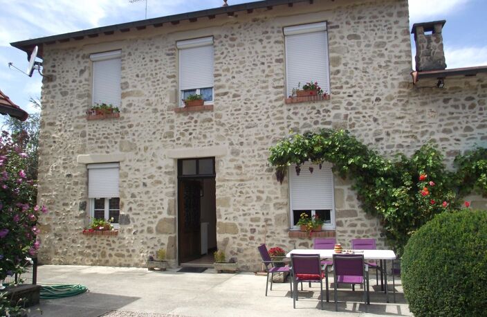 A vendre dans l'Allier, belle maison avec piscine et jardin. — photo 2