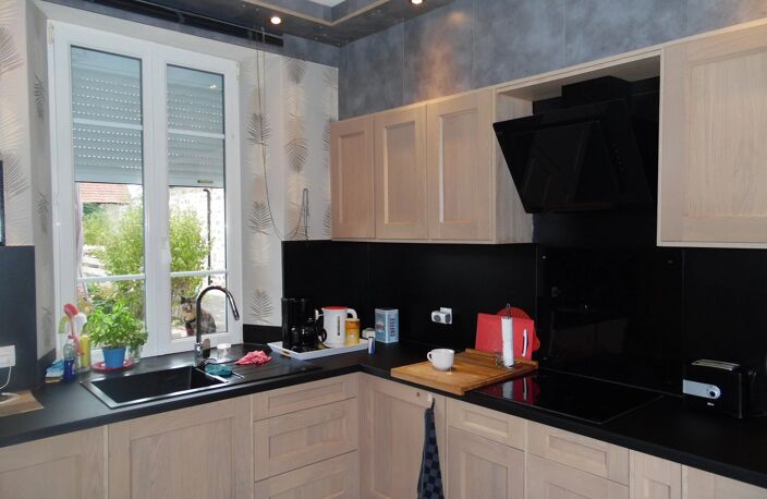 A vendre dans l'Allier, belle maison avec piscine et jardin. — photo 3