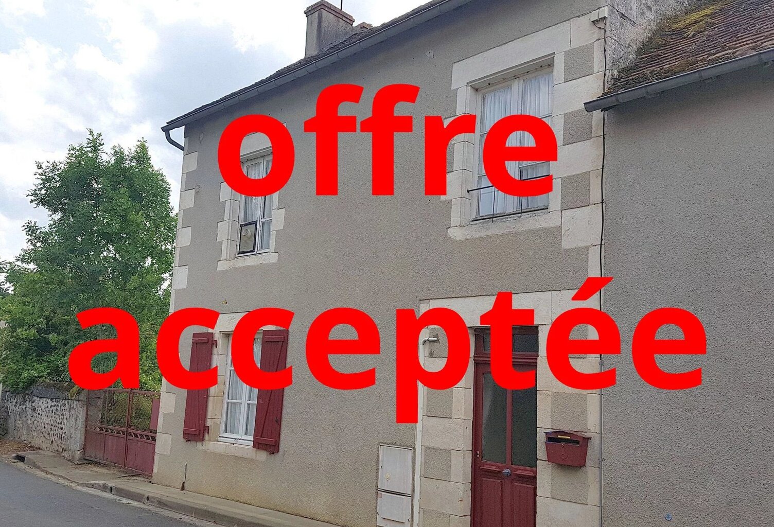 Proche Montmorillon, Vienne 86 maison de village avec jardin — photo 1