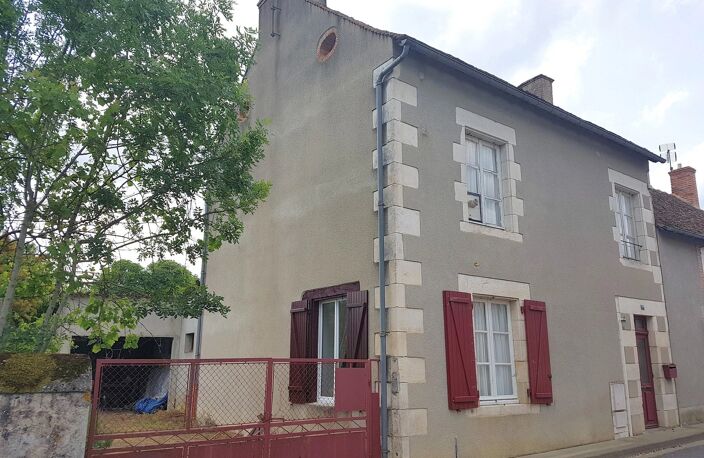 Proche Montmorillon, Vienne 86 maison de village avec jardin — photo 2