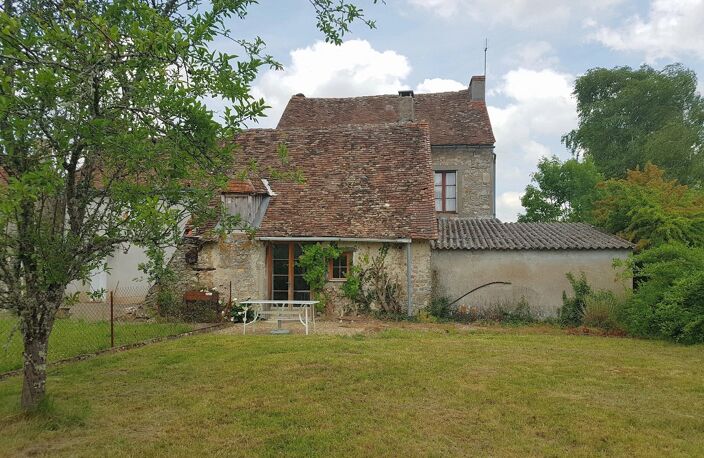 Proche Montmorillon, Vienne 86 maison de village avec jardin — photo 4