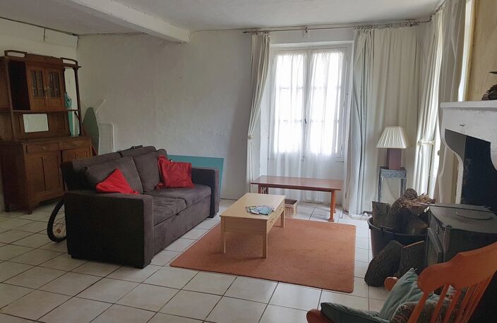 Proche Montmorillon, Vienne 86 maison de village avec jardin — photo 5