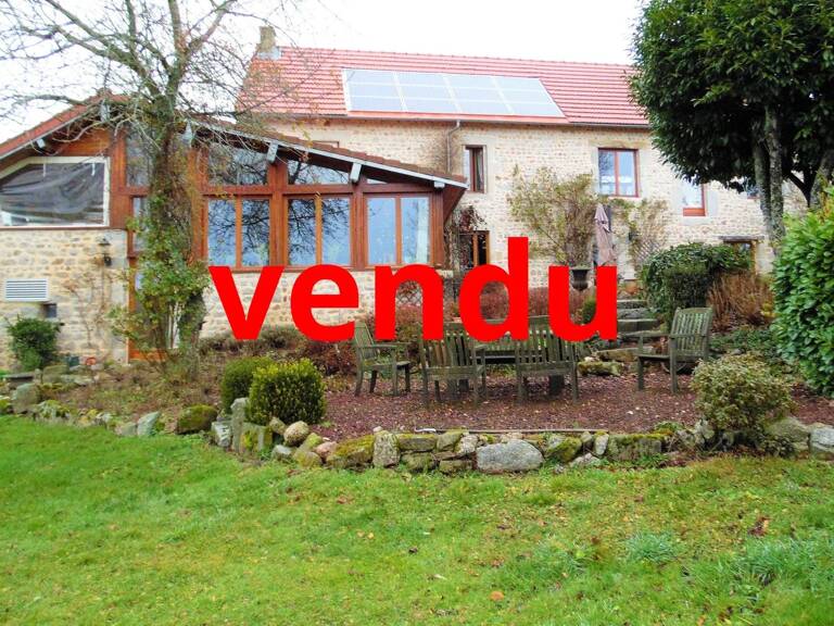 Maison rénovée avec dépendances à vendre dans le Puy de Dôme — photo 1
