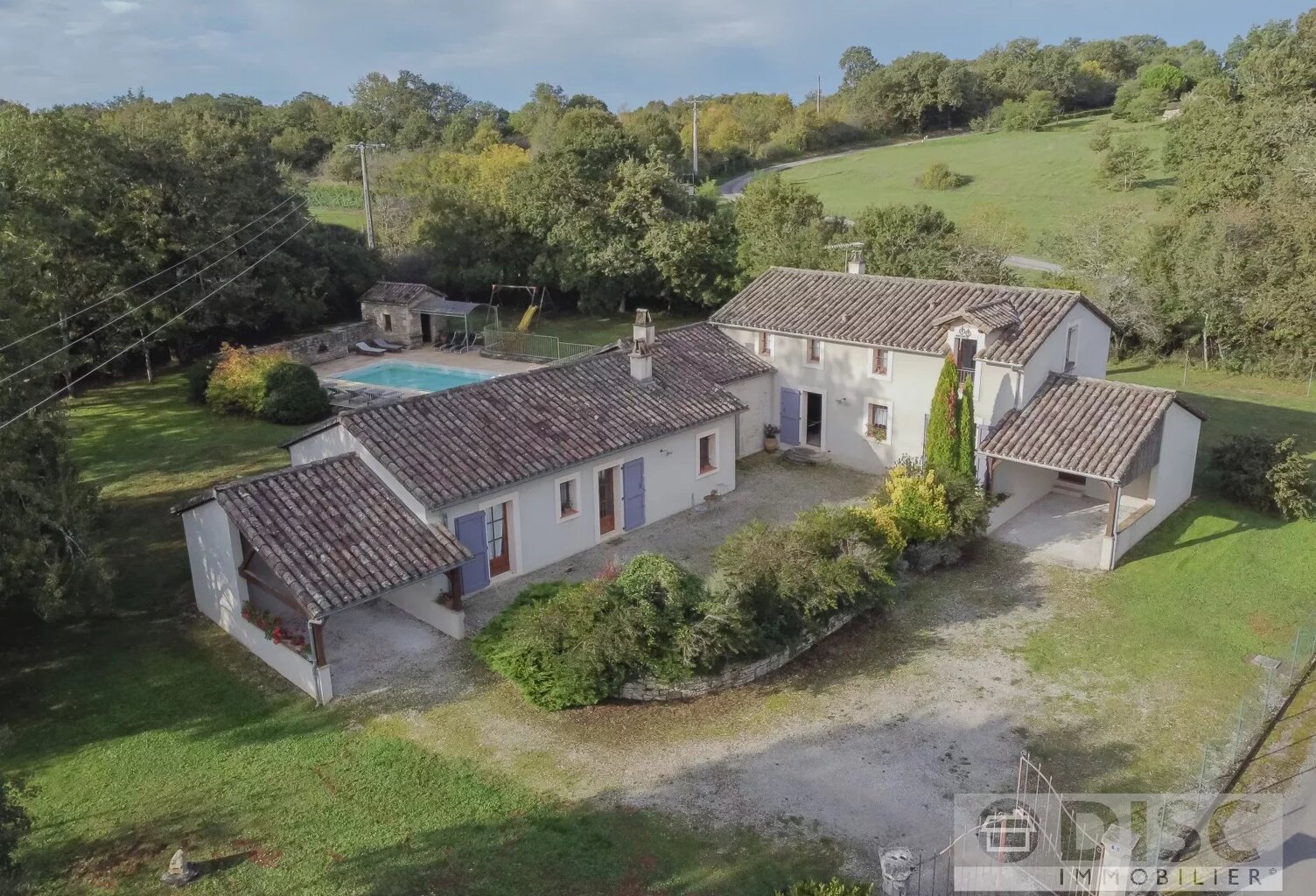 Propriété divisé en deux habitations avec jardin et piscine — photo 1