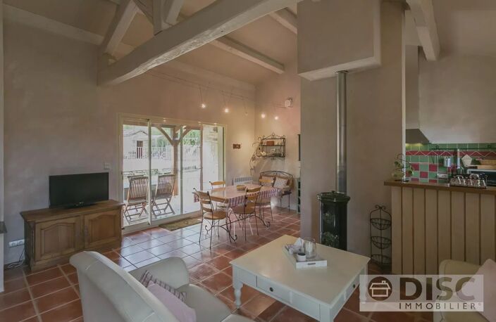 Propriété divisé en deux habitations avec jardin et piscine — photo 3
