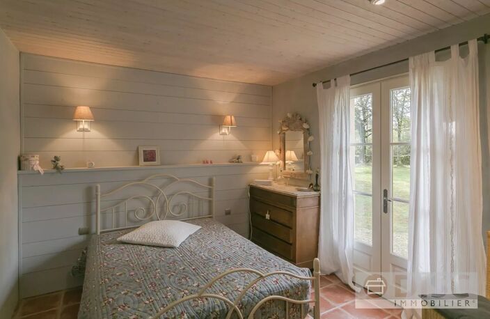 Propriété divisé en deux habitations avec jardin et piscine — photo 5