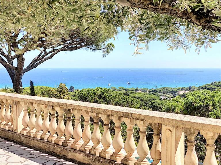 Villa avec belle vue et piscine à vendre à Sainte Maxime — photo 1
