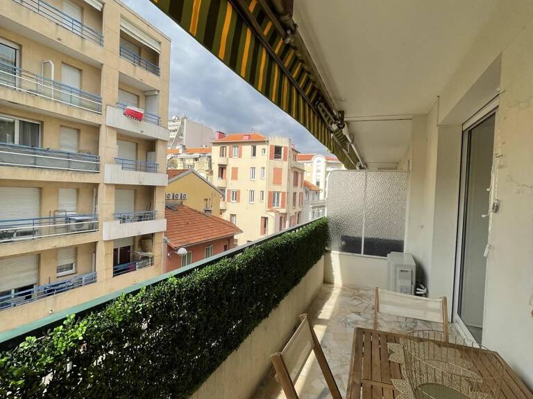 BEL APPARTEMENT 2 pièces rénové Grande Terrasse — photo 1