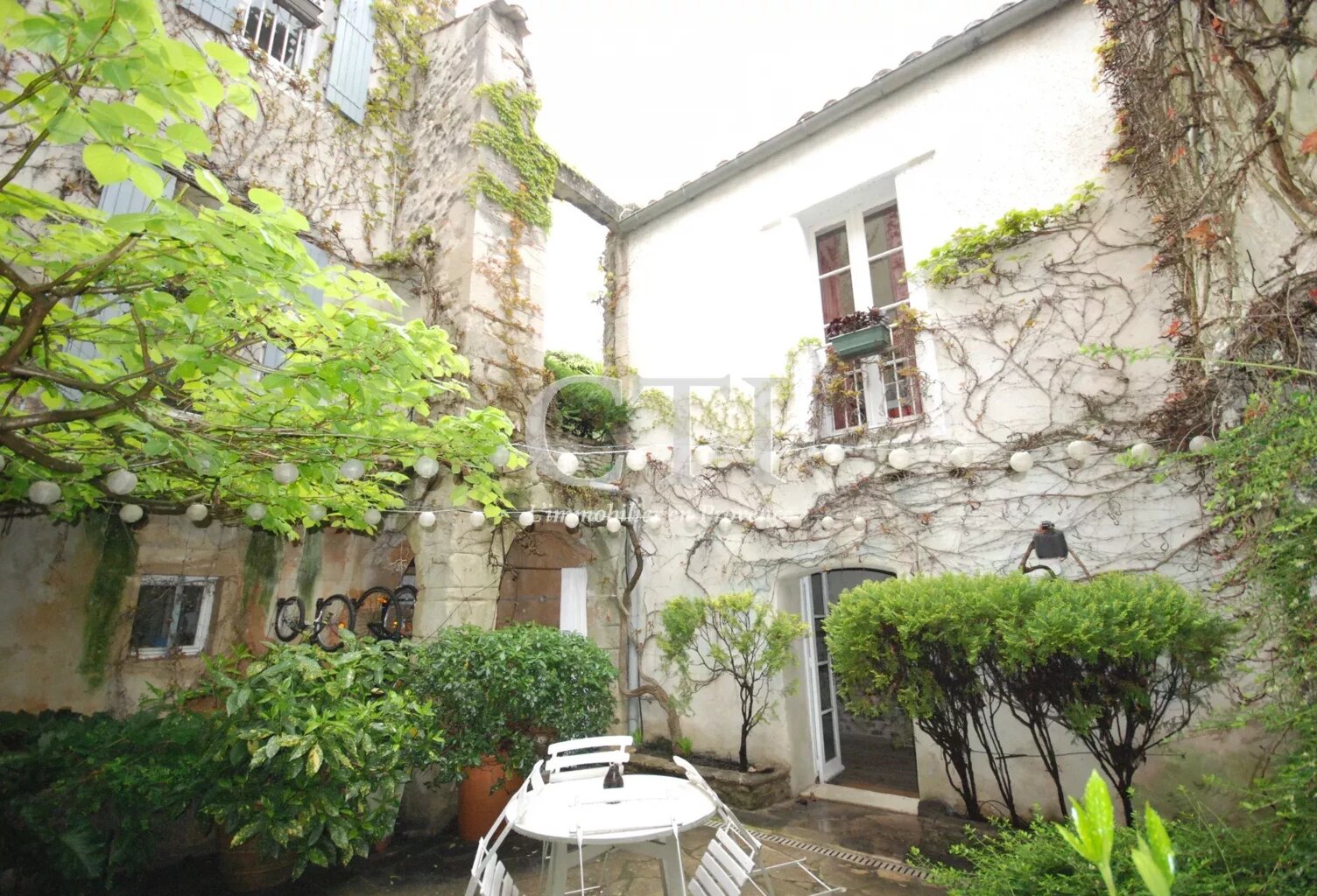 A VENDRE - Hôtel particulier — photo 1