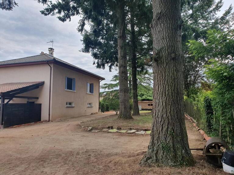 agreable maison dans parc arbore de 2500 m² — photo 1