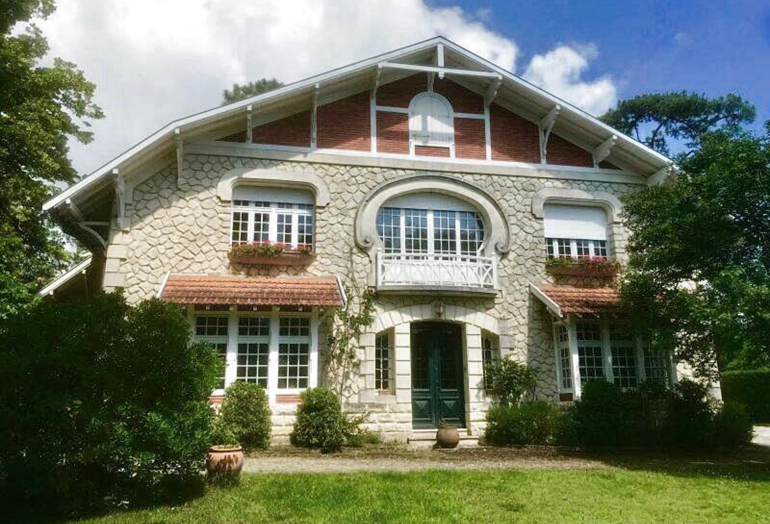 ROYAN SUPERBE VILLA AVEC UNE ARCHITECTURE ART DECO 1920 — photo 1