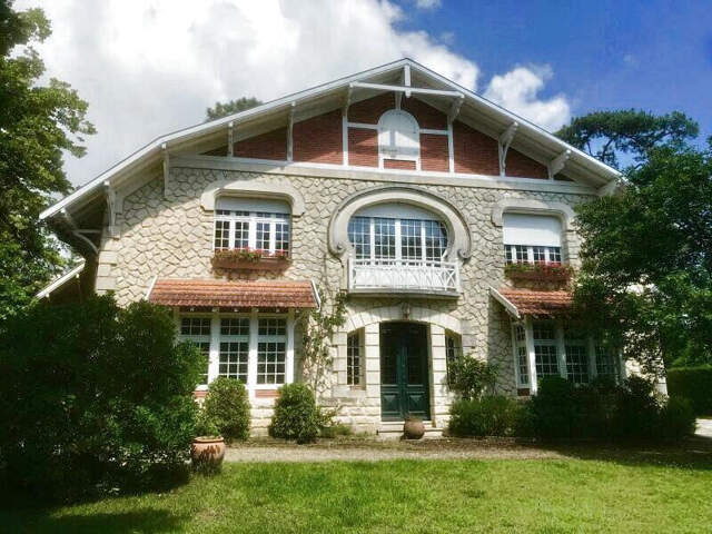 ROYAN SUPERBE VILLA AVEC UNE ARCHITECTURE ART DECO 1920 — photo du bien
