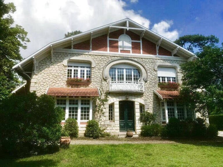 ROYAN SUPERBE VILLA AVEC UNE ARCHITECTURE ART DECO 1920 — photo 1
