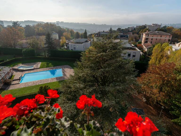 Lyon 4 - Chazière - Appartement dernier étage de 123.45 m² -Terrasse - 3 chambres — photo 1