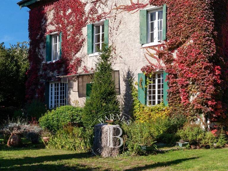 TASSIN LA DEMI-LUNE - BOURG - Maison de charme à rénover  sur une terrain de 1431m² - 7 chambres — photo 1
