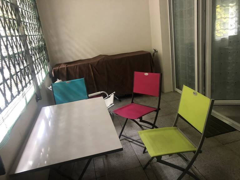 T1 + terrasse dans résidence contemporaine — photo 1