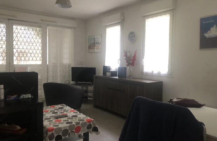 T1 + terrasse dans résidence contemporaine — photo 3