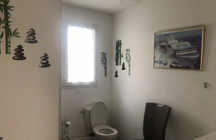 T1 + terrasse dans résidence contemporaine — photo 4