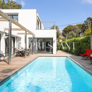 Maison 6 pièces 3500 €