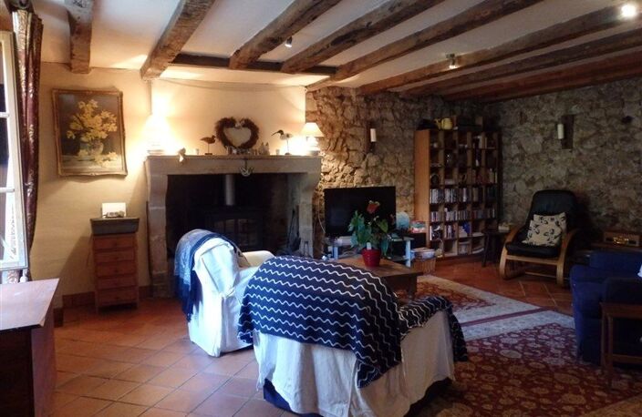 Spacieuse maison de village à vendre à Luchapt - Vienne — photo 5