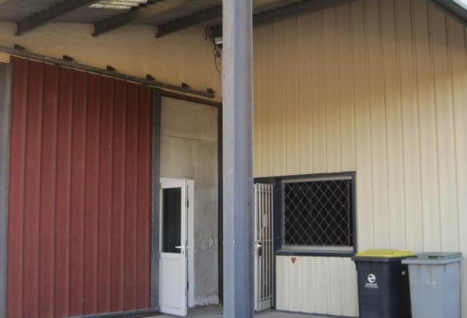 A vendre  local commercial de 270 m2 à Izon — photo 1
