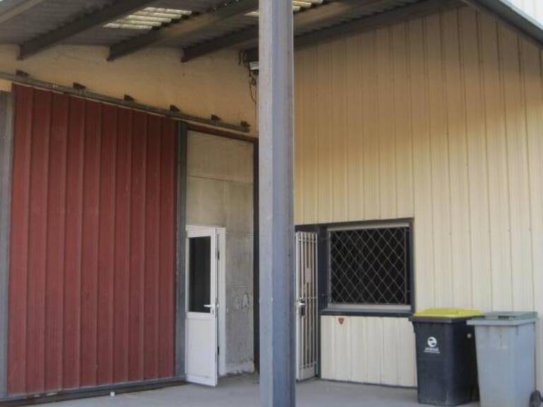 A vendre  local commercial de 270 m2 à Izon — photo 1