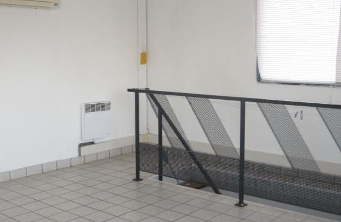 A vendre  local commercial de 270 m2 à Izon — photo 5